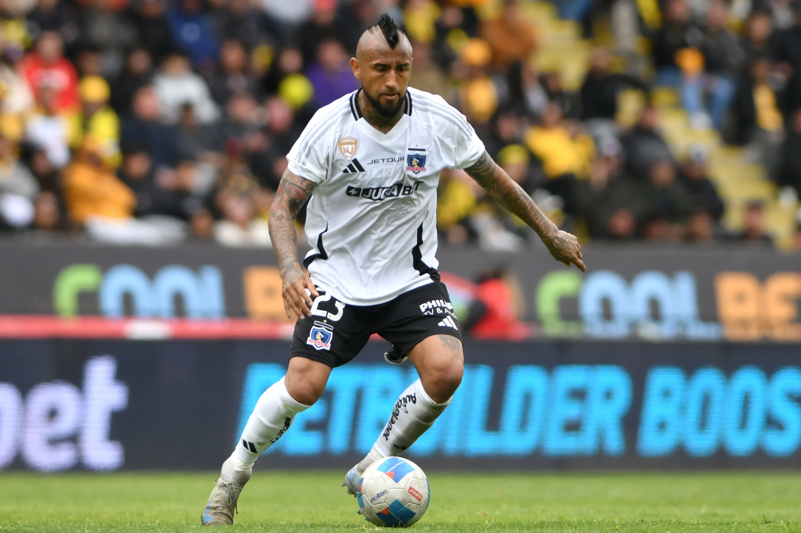 Fernando Ortiz aseguró que nadie tiene el puesto asegurado en el Cacique, ni Arturo Vidal. 