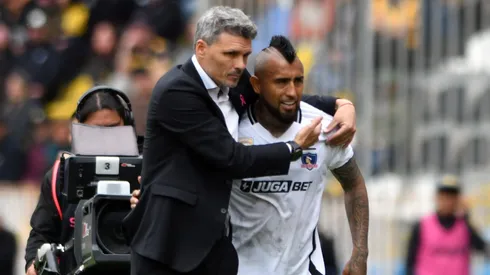 Fernando Ortiz le raya la cancha a Arturo Vidal por su titularidad en Colo Colo.