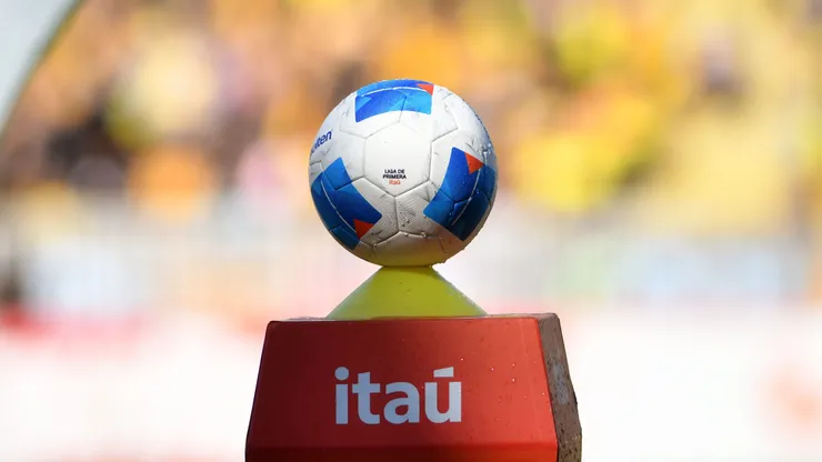 Rival directo de Colo Colo en la Liga de Primera se queda sin DT.