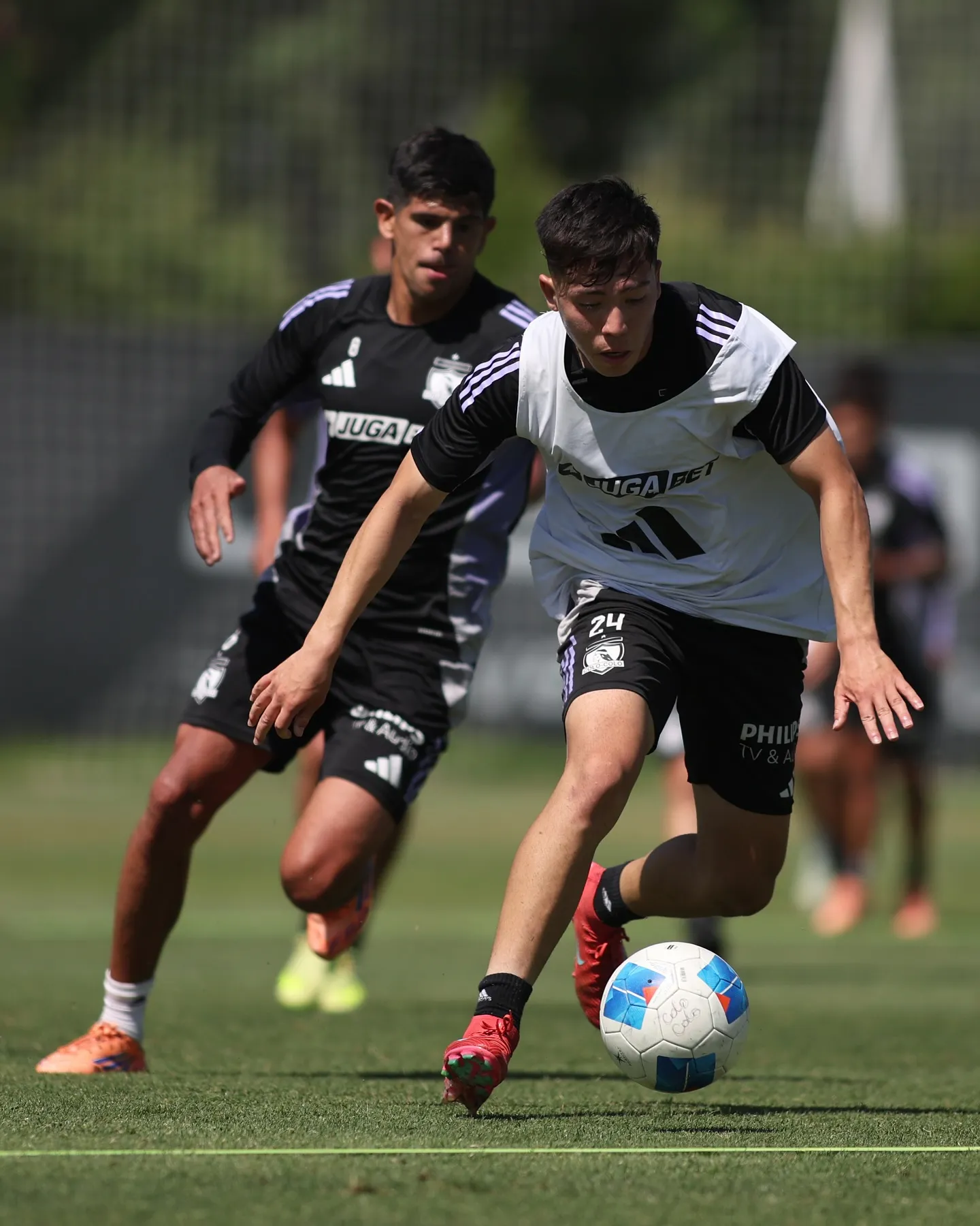 Esteban Pavez y Leandro Hernández en el entrenamiento. (Foto: Colo Colo)