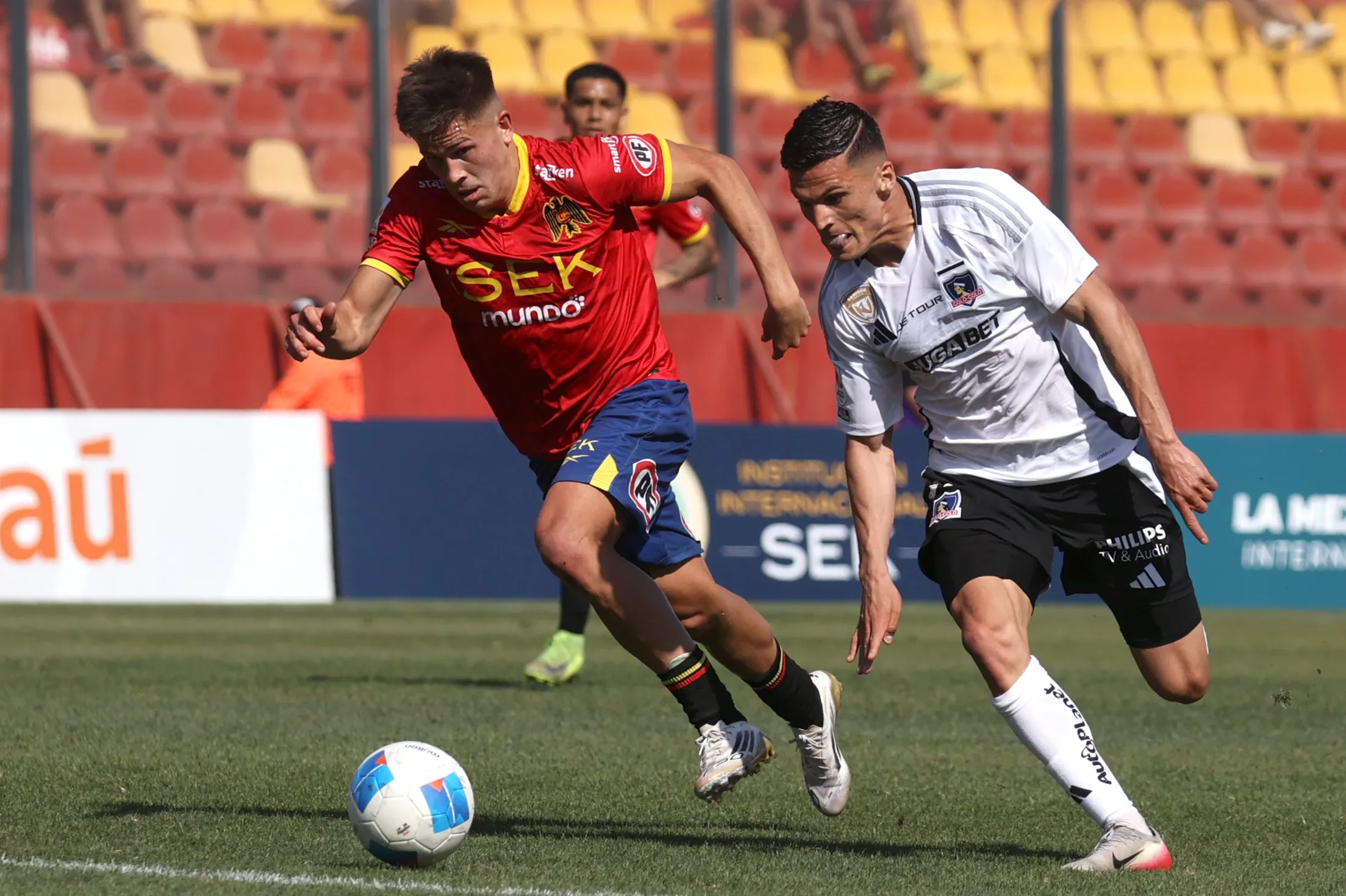Colo Colo enfrentando a la Unión Española por la Liga de Primera. (Foto: Photosport)
