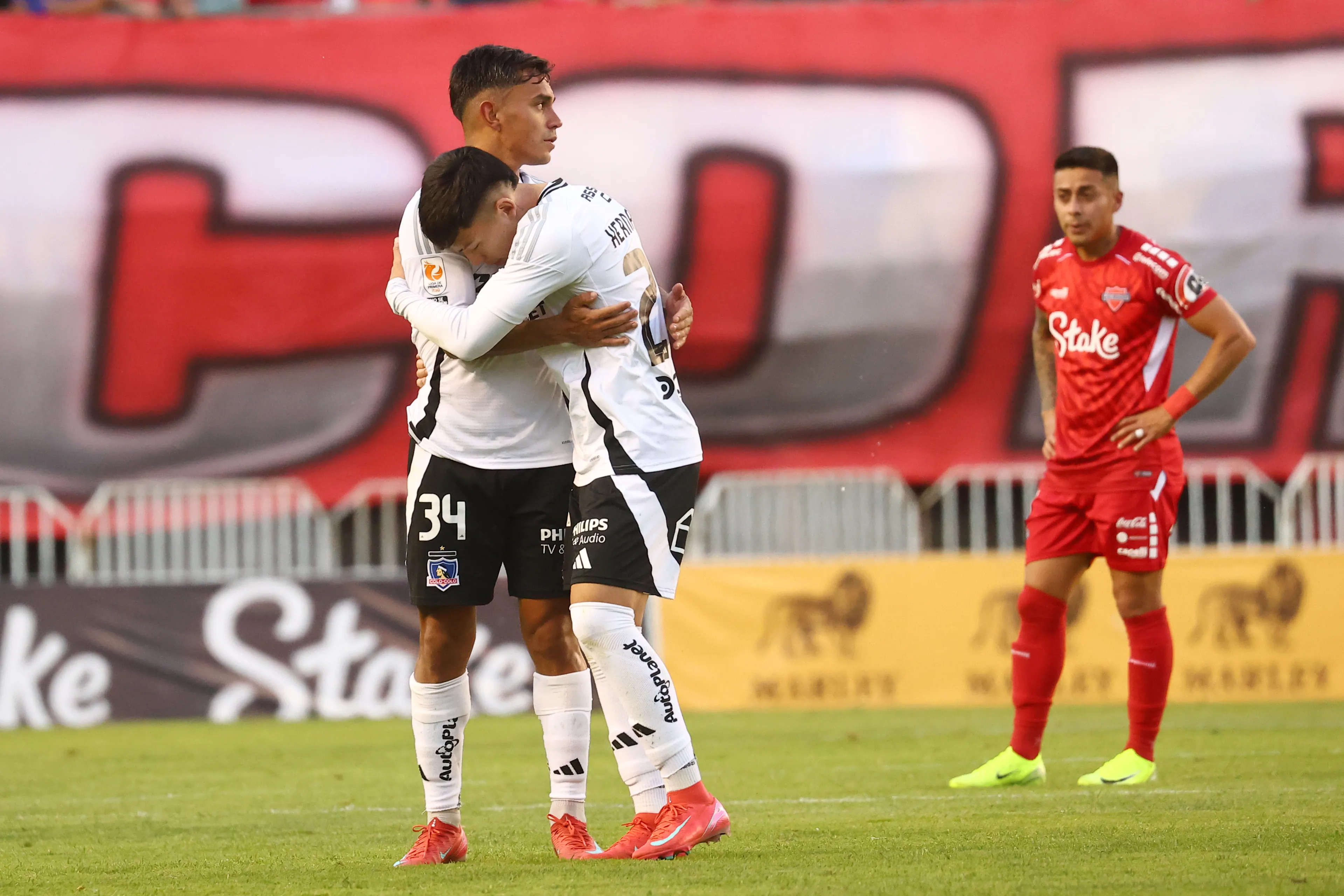 Leandro Hernández junto a Vicente Pizarro. (Foto: Photosport)