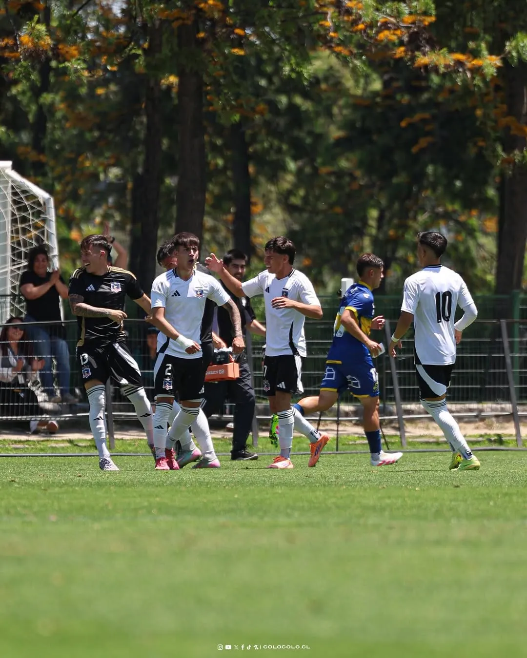 Martín Lucero celebrando su golazo en la Proyección. (Foto: colocolofutboljoven)