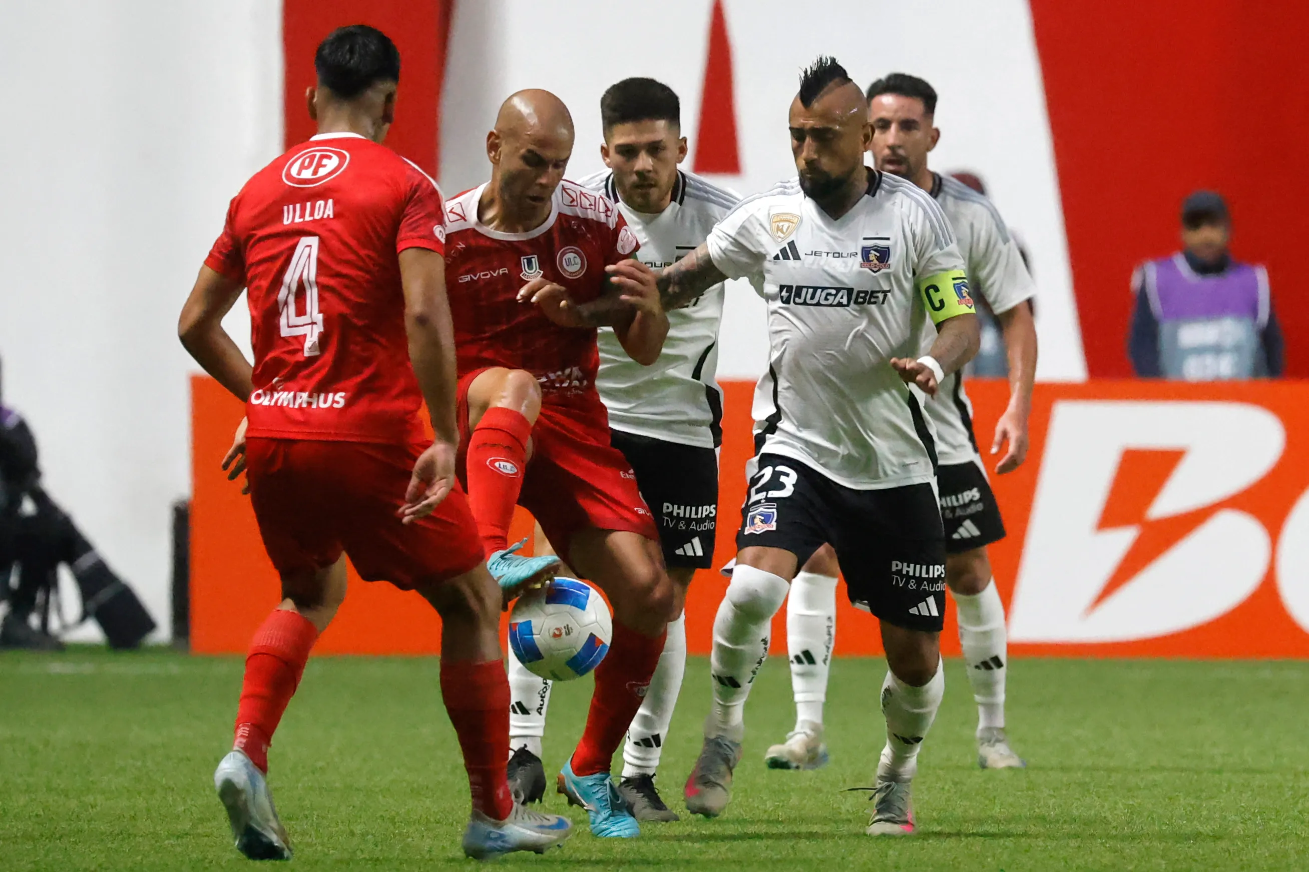 Si Colo Colo vence este domingo a Calera, se meterá en zona de Copa Sudamericana | Foto: Photosport