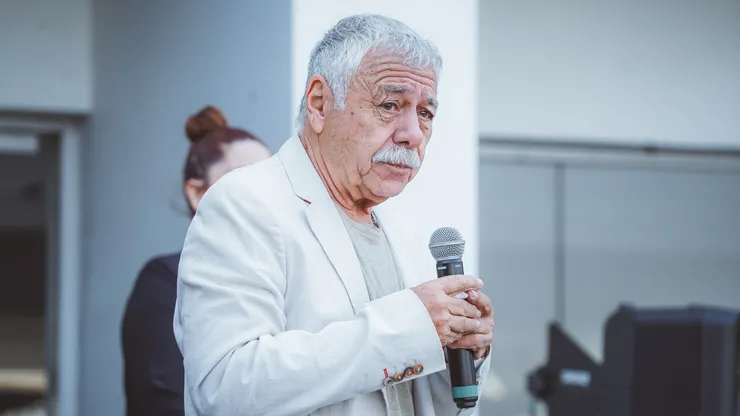 Carlos Caszely emociona a todos con hermoso discurso en ceremonia a Chamaco Valdés.