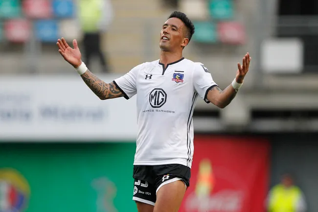 Lucas Barrios dejó una huella en los dos pasos que tuvo por Colo Colo. Foto: Felipe Zanca/Photosport