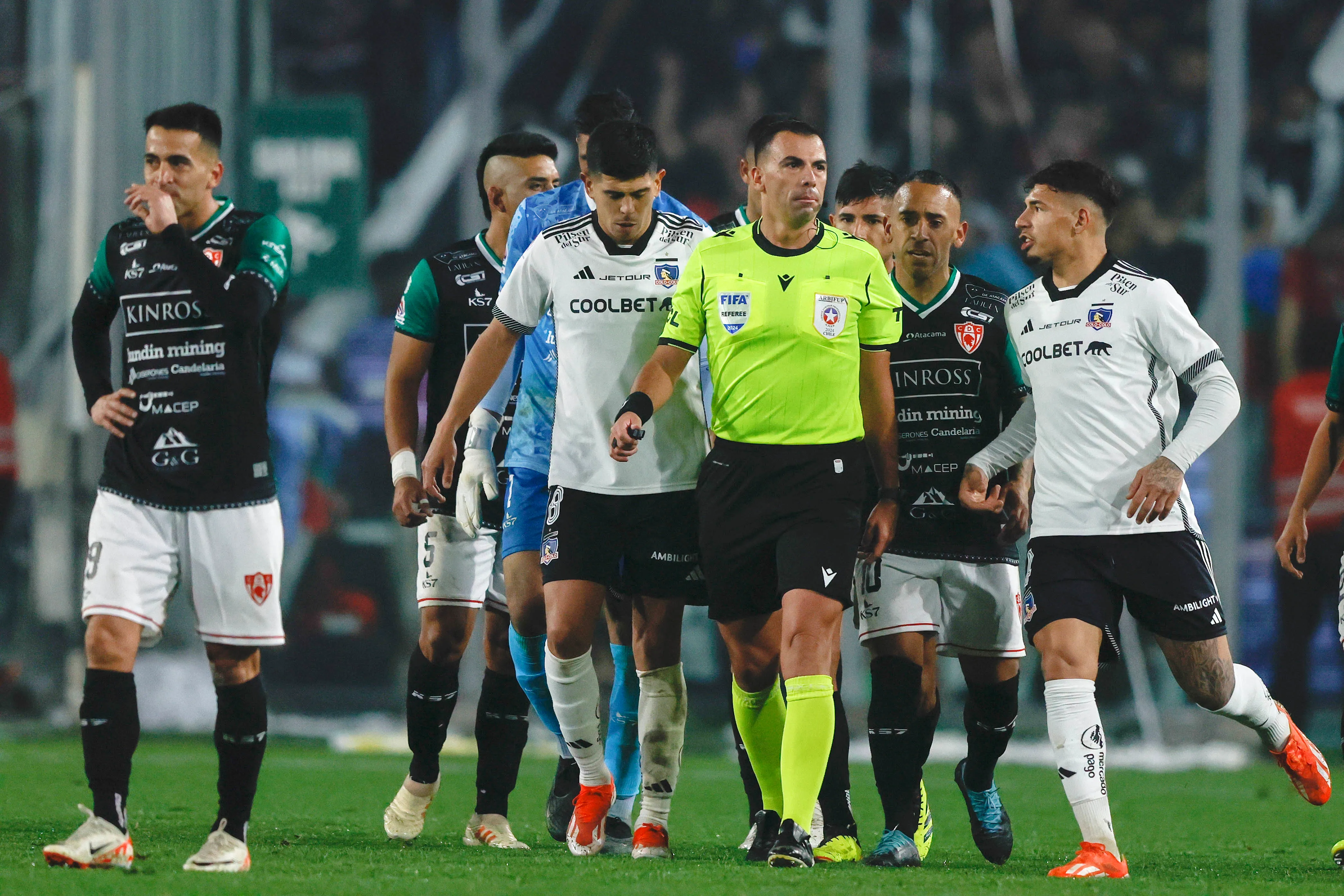 Juan Lara será el árbitro del Colo Colo vs Cobresal. Imagen: Felipe Zanca /Photosport