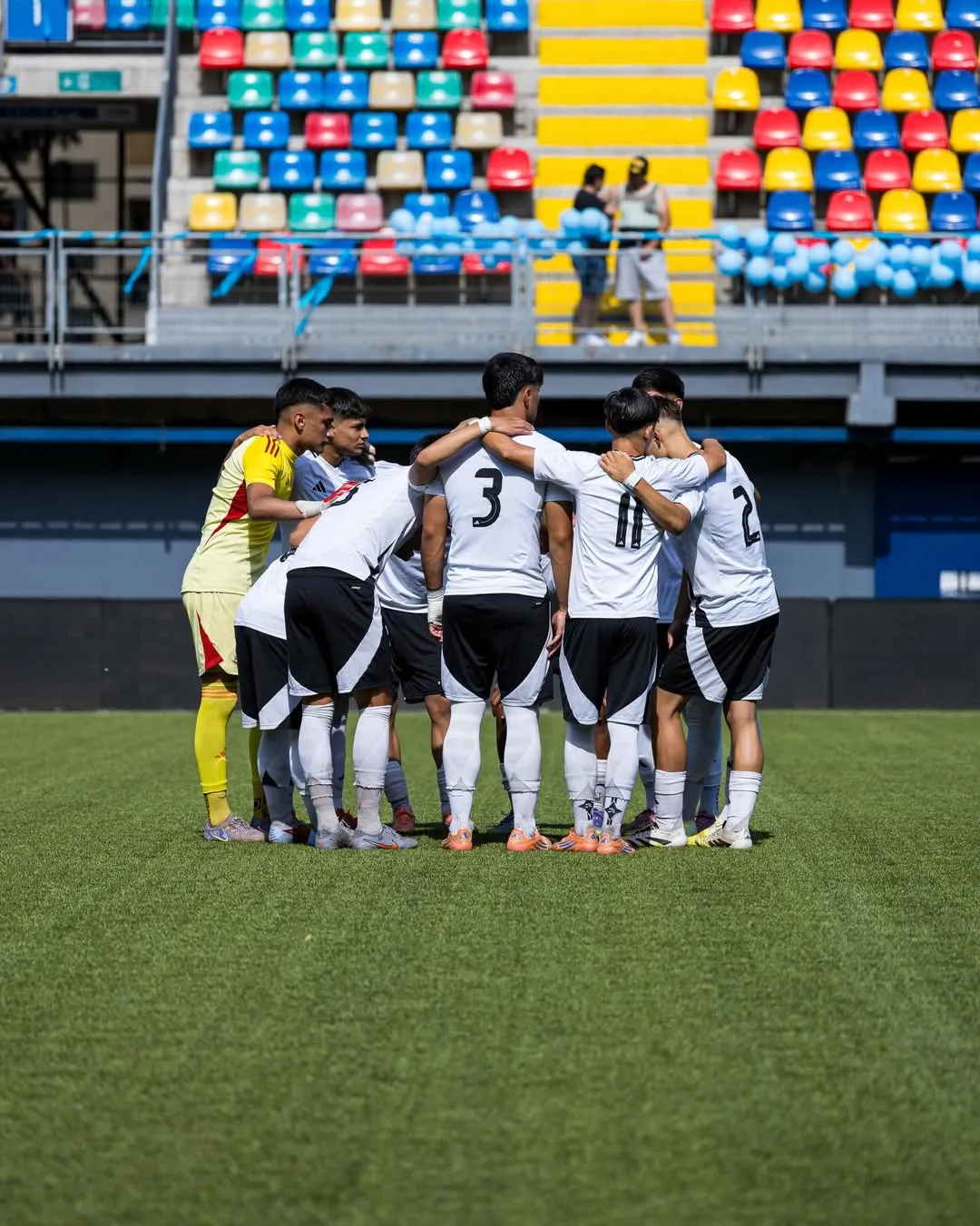 Bruno Torres entre los titulares del Cacique. (Foto: Sebastián Ramírez – @imsebastianeliass)