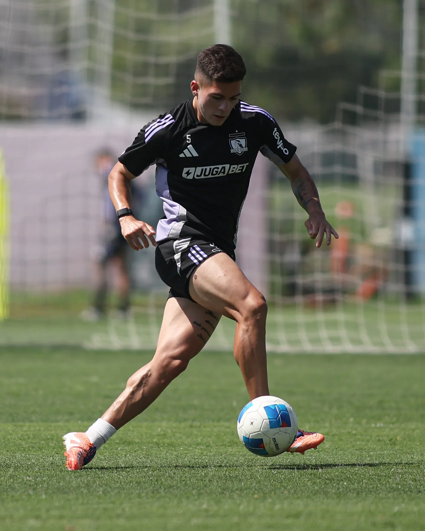 Víctor Felipe Méndez en el entrenamiento de ayer. (Foto: Colo Colo)