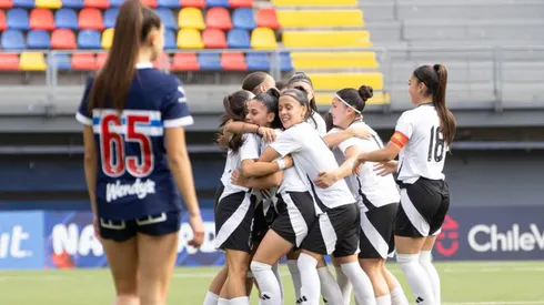 Colo Colo femenino triunfó en la categoría Sub 16, donde una de sus jugadoras revela el orgullo de triunfar en el centenario.