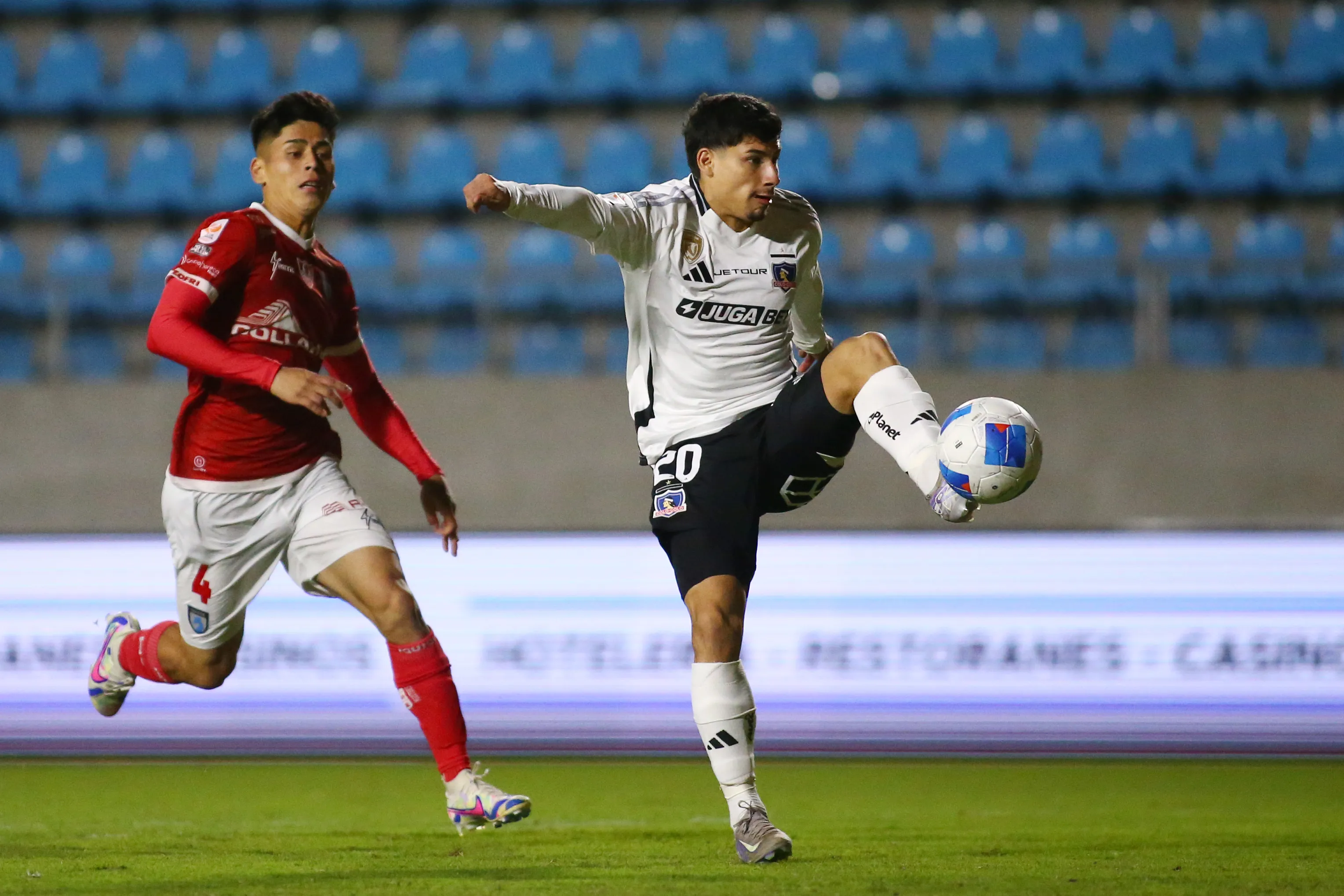 Alexander Oroz sigue siendo parte del parte médico de Colo Colo.Imagen: Alex Diaz/Photosport