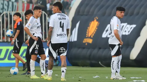 Plantel de Colo Colo se presenta en el Monumental.
