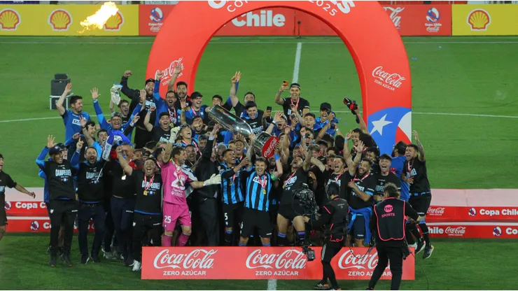 Ganó todo en Chile con Colo Colo, se fue libre y es el héroe de Huachipato.