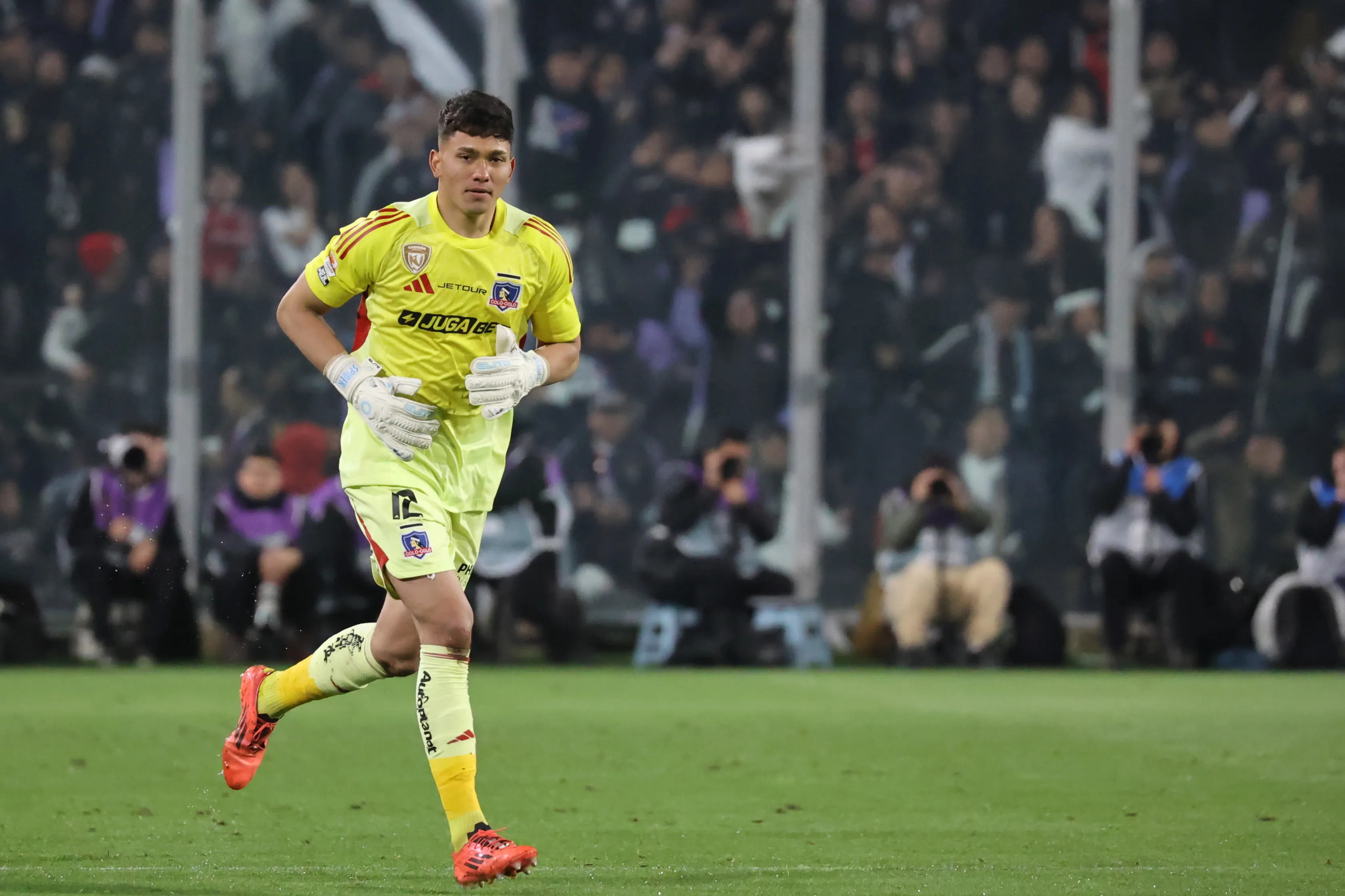 Eduardo Villanueva se queda en Colo Colo.