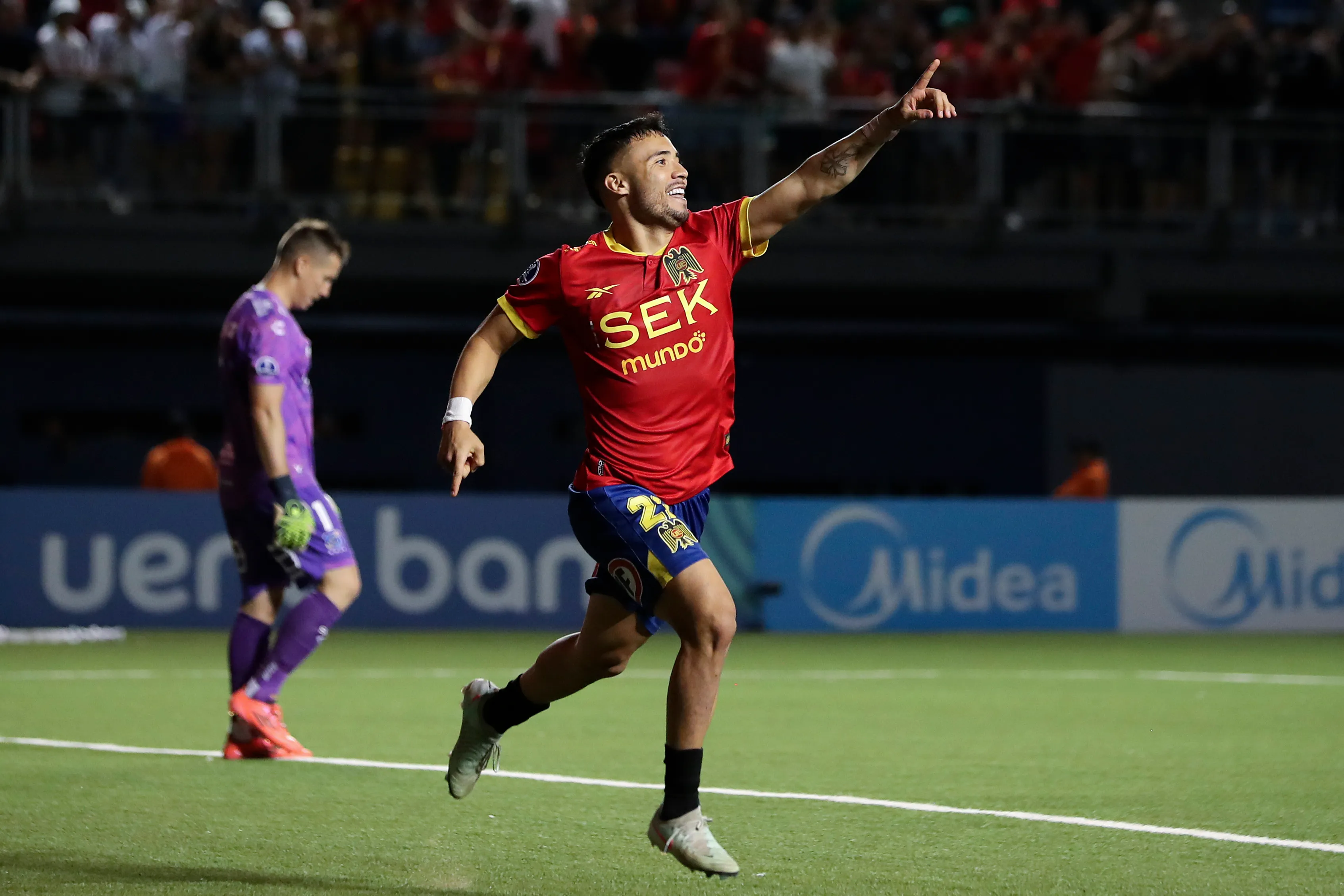 El periodista Christopher Brandt reveló que Nicolás Díaz está cerca de convertirse en nuevo refuerzo albo.