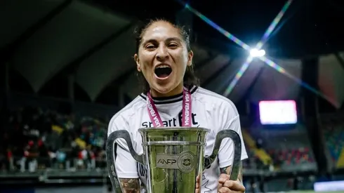 La felicidad de Acuña tras confirmar su renovación con Colo Colo femenino.