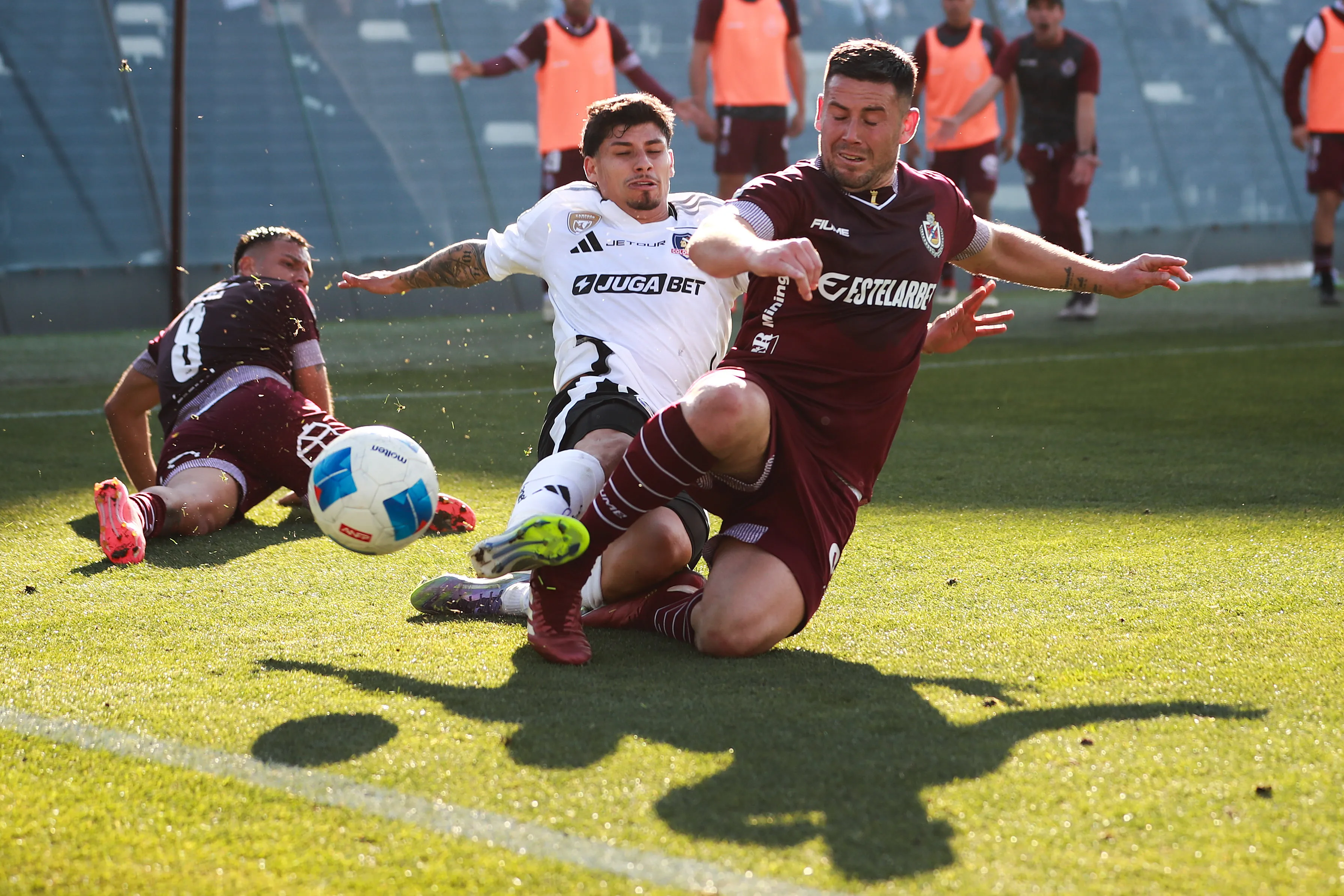 El delantero colocolino en partido frente a Deportes La Serena. (Foto: Photosport)