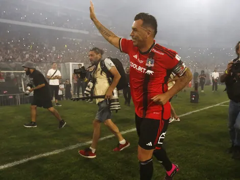 La emoción de Esteban Paredes por homenaje de hinchas de Colo Colo