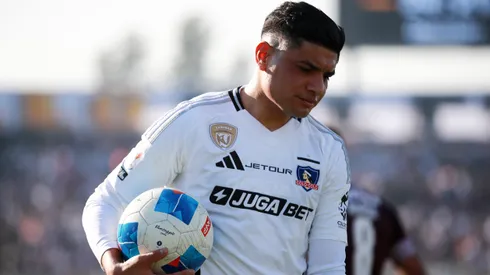 ¿Se quiere ir de Colo Colo? La verdad tras el supuesto interés de Vélez en Claudio Aquino.