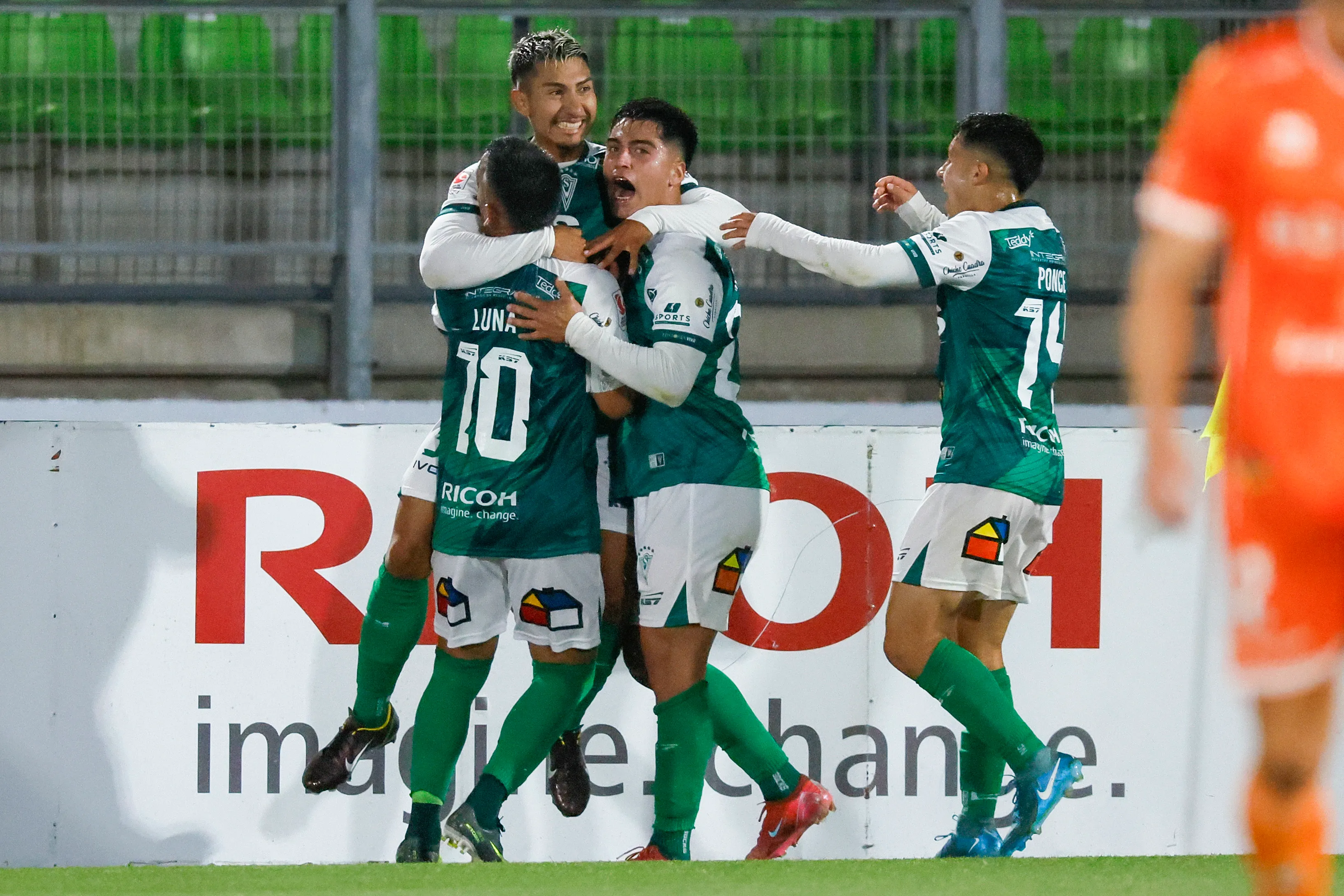 Ethan Espinoza defendió a Santiago Wanderers en 2025. Imagen: Andres Pina/Photosport