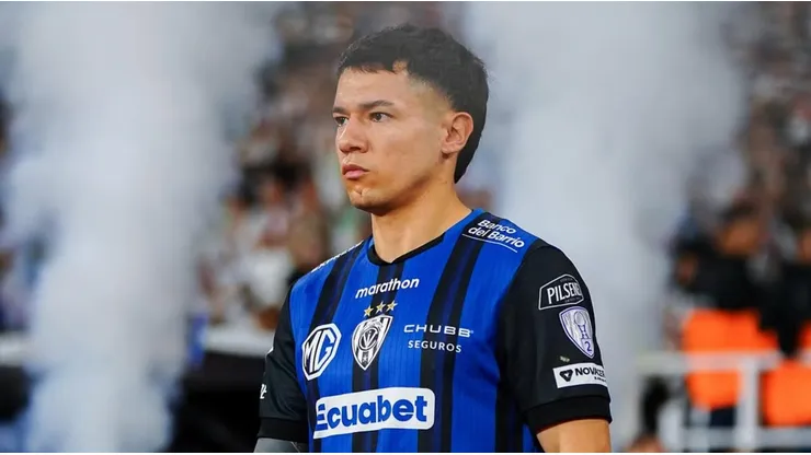 Colo Colo sigue atento a Matías Fernández Cordero.