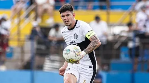 Hinchas de Olimpia reaccionan al supuesto interés de Colo Colo en Junior Barreto.