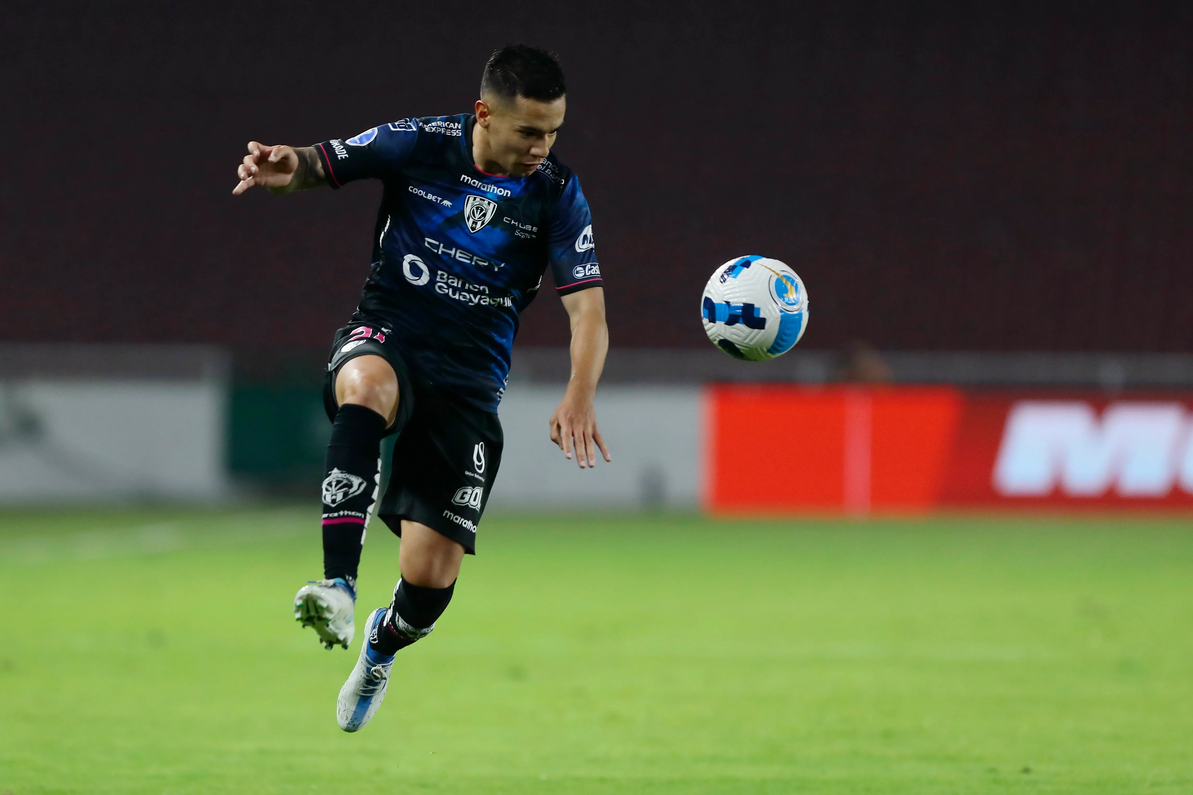 Matías Fernández se convirtió en el primer refuerzo del Cacique con miras a la temporada 2026. 