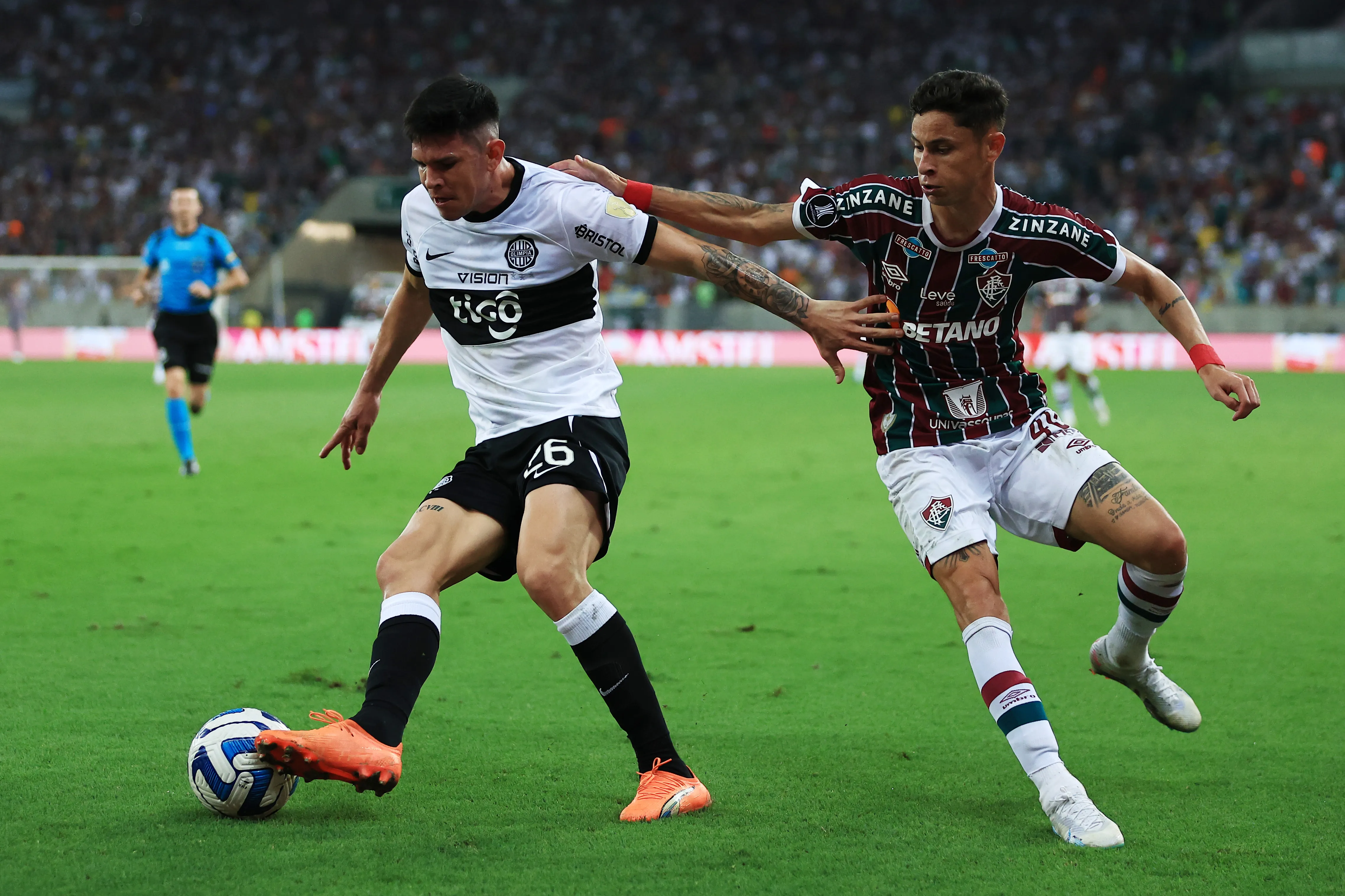 Junior Barreto es uno de los centrales que suena en Colo Colo. Imagen:Buda Mendes/Getty Images