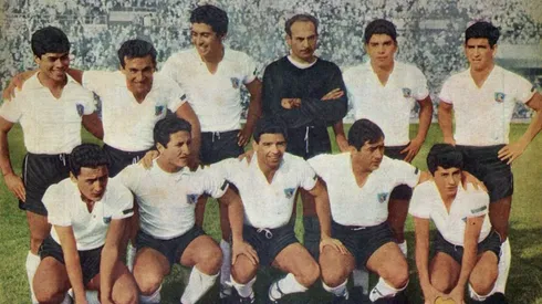 Fue figura, campeón y ahora Colo Colo gracias a la IA recrea uno de sus mejores goles. (Enrique Hormazábal abajo en la penúltima posición de izquierda a derecha)