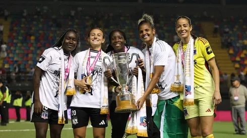 Jugadora de Colo Colo femenino se despide el club con emoción.