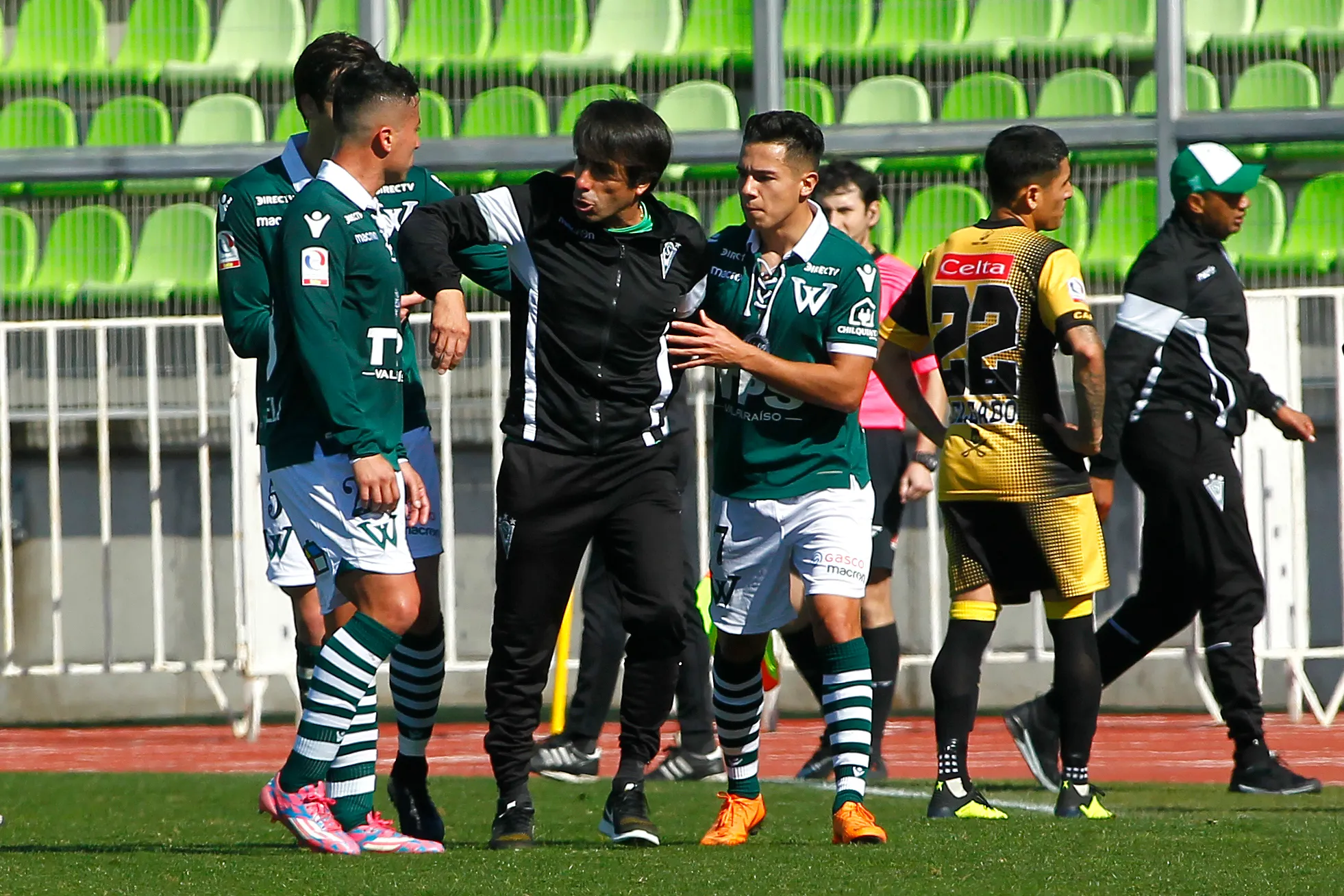 Moisés Villarroel fue DT de Matías Fernández en Santiago Wanderers la temporada 2018 | Foto: Photosport
