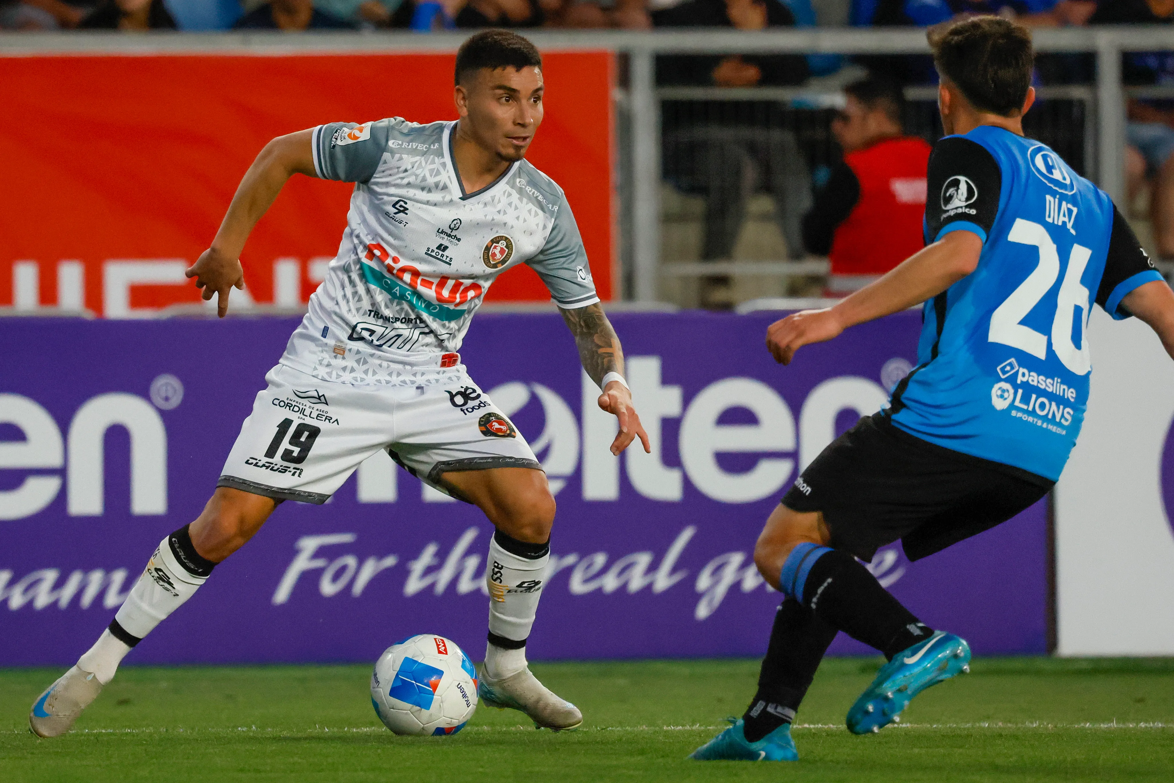 Colo Colo pone atención: ¿Es Popín Castro opción real en Newell’s?. Imagen: Andres Pina/Photosport