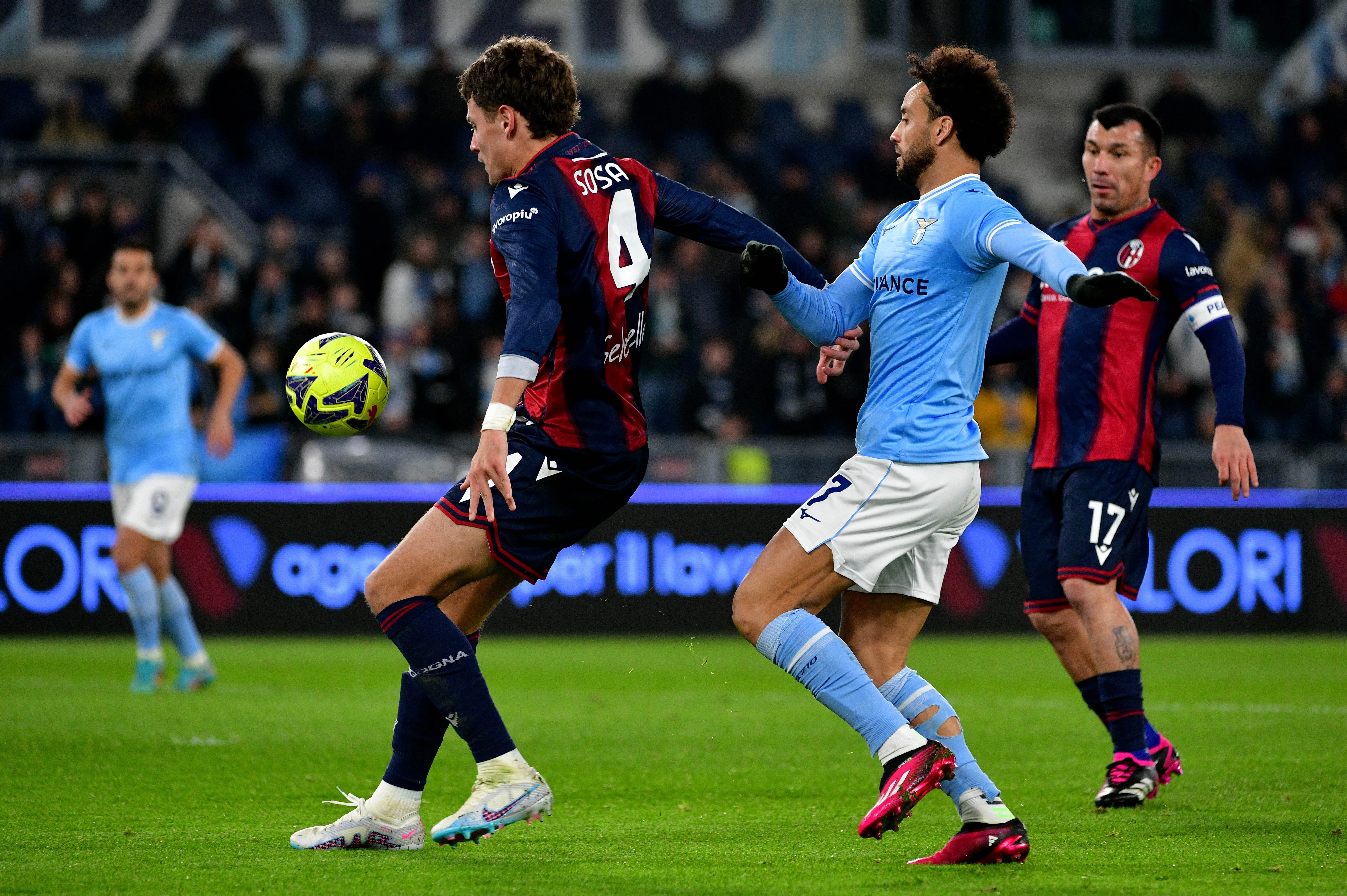 Joaquín Sosa y Gary Medel juntos en el Bologna