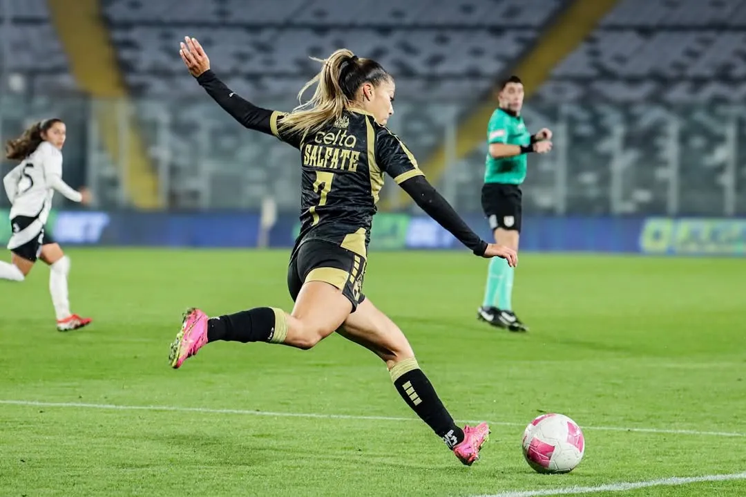 Claudia Salfate se acerca a Colo Colo Femenino | Foto: Instagram @claudiaa_s11