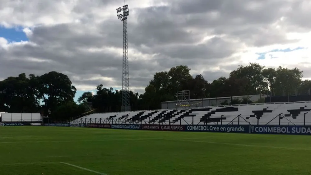 En pleno Montevideo se encuentra el estadio Parque Viera, que también acogerá la Serie Río de la Plata. Foto: Archivo.