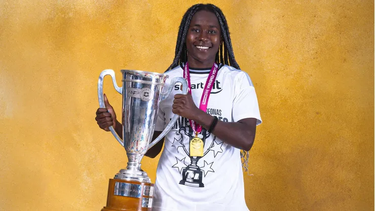 Mary Valencia cierra una tremenda temporada 2025 con un importante premio, histórico en el fútbol latinoamericano.