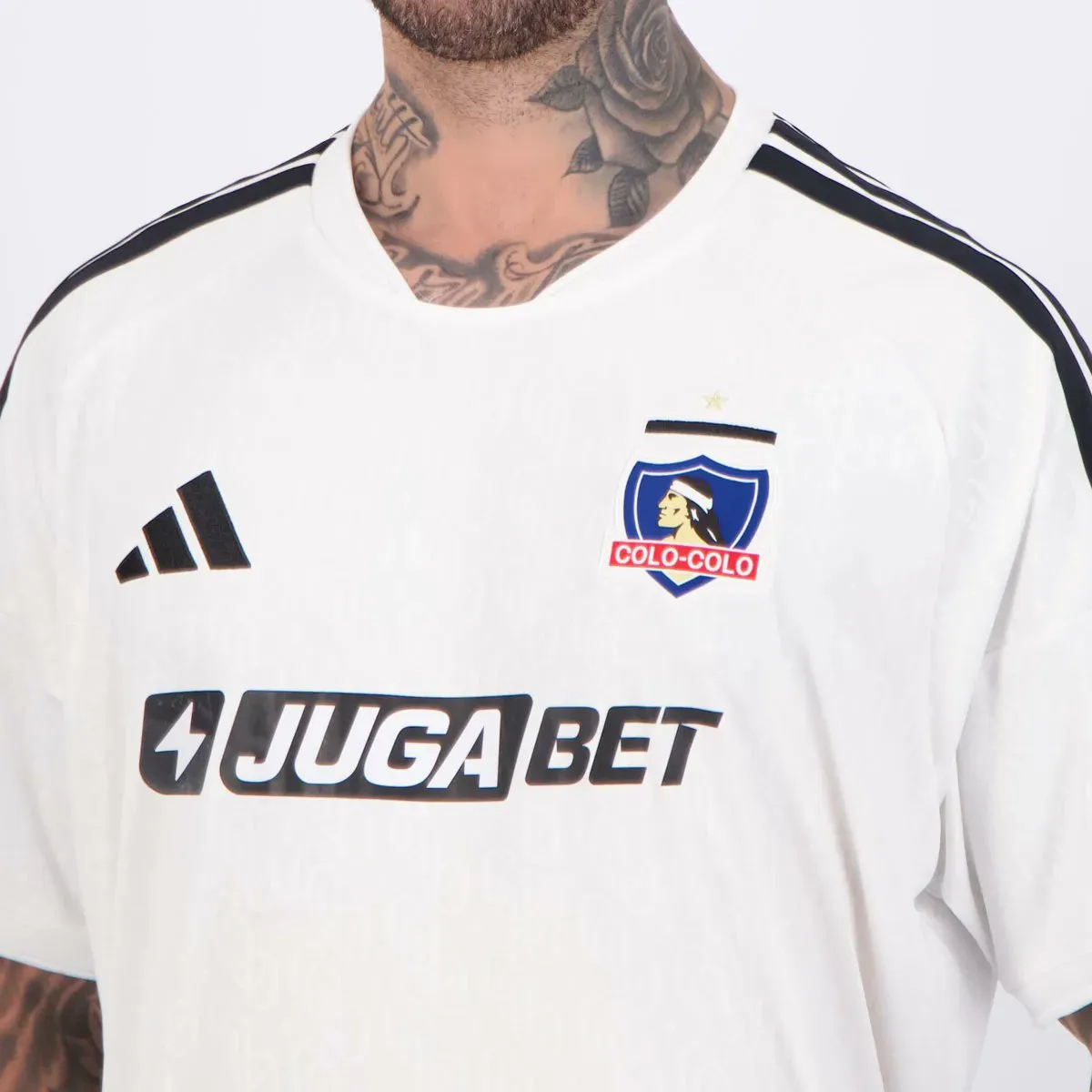Camiseta de Colo Colo local Imagen: X de Soccer Jersey News