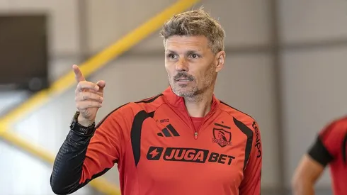 Fernando Ortiz reacciona a la salida de Vicente Pizarro de Colo Colo.