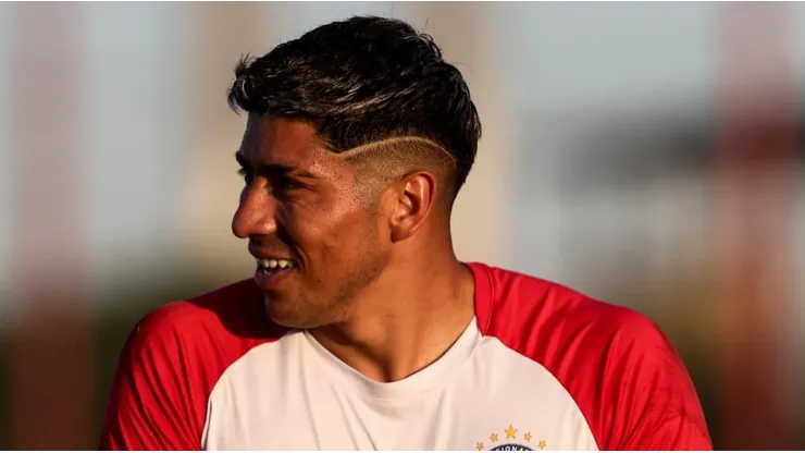 Nuevo DT de Cortés en Argentinos Juniors le da un primer aviso.