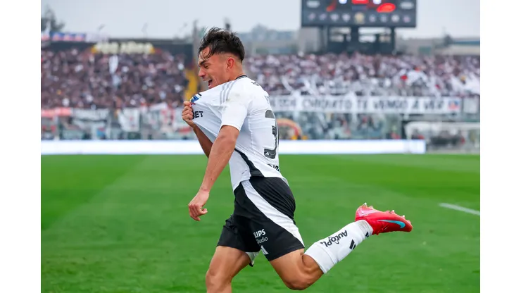 Futbol, Colo Colo vs Universidad de Chile. Fecha 22, Liga de Primera 2025. El jugador de Colo Colo Vicente Pizarro celebra su gol , durante el partido de primera division disputado en el Estadio Monumental David Arellano en Santiago, Chile. 31/08/2025 Pepe Alvujar/Photosport Football, Colo Colo vs Universidad de Chile. 22th turn, Division League 2025. Colo Colo player Vicente Pizarro, celebrates his goal, during the first division match at the David Arellano Monumental Stadium in Santiago, Chile. 31/08/2025 Pepe Alvujar/Photosport