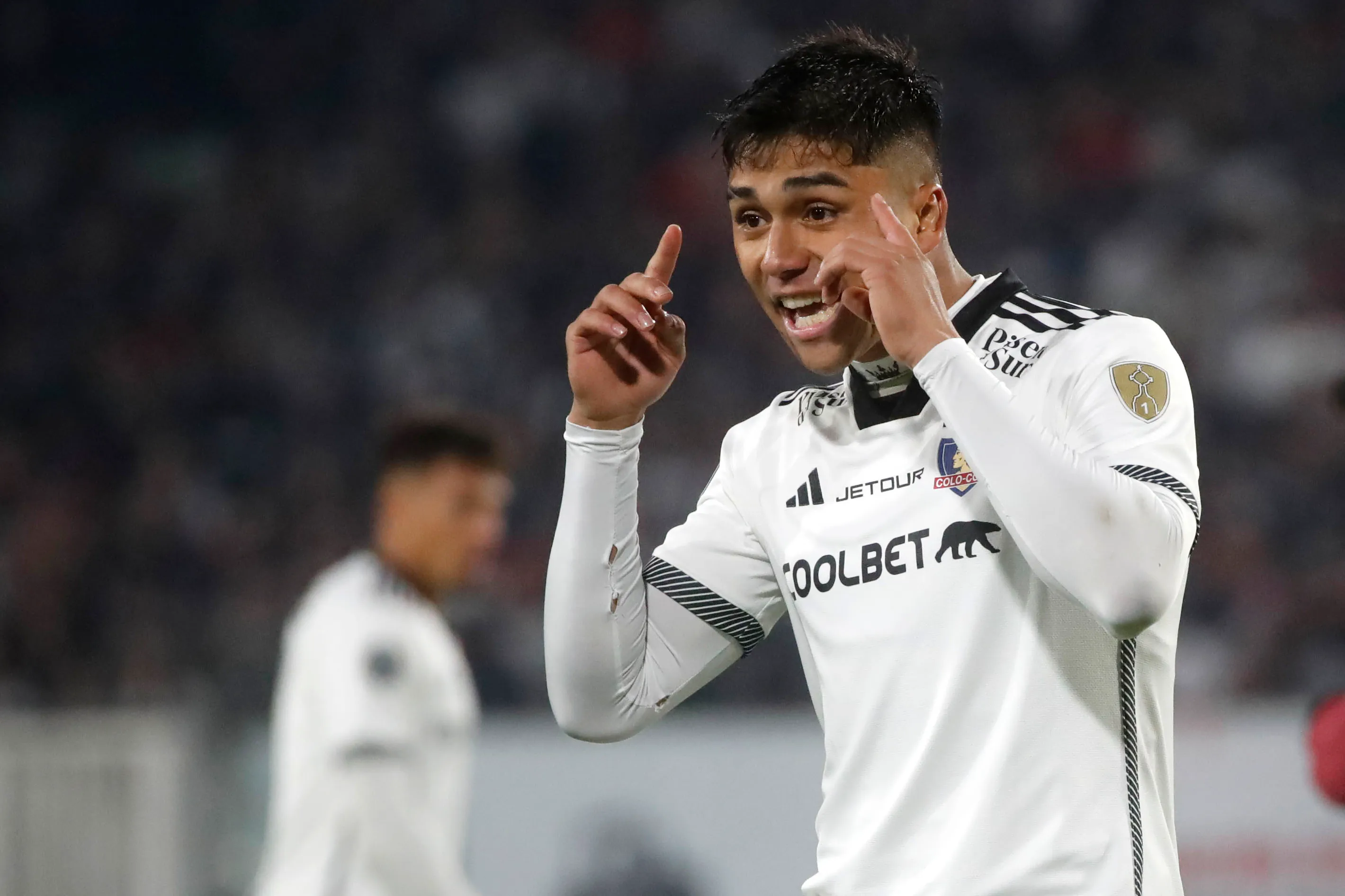 Fernando Ortiz no descartó a Damián Pizarro como posible 9 para Colo Colo | Foto: Photosport