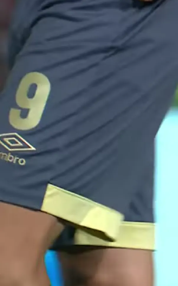 Sin embargo, usó el short con el número 9. Foto: Captura ESPN.