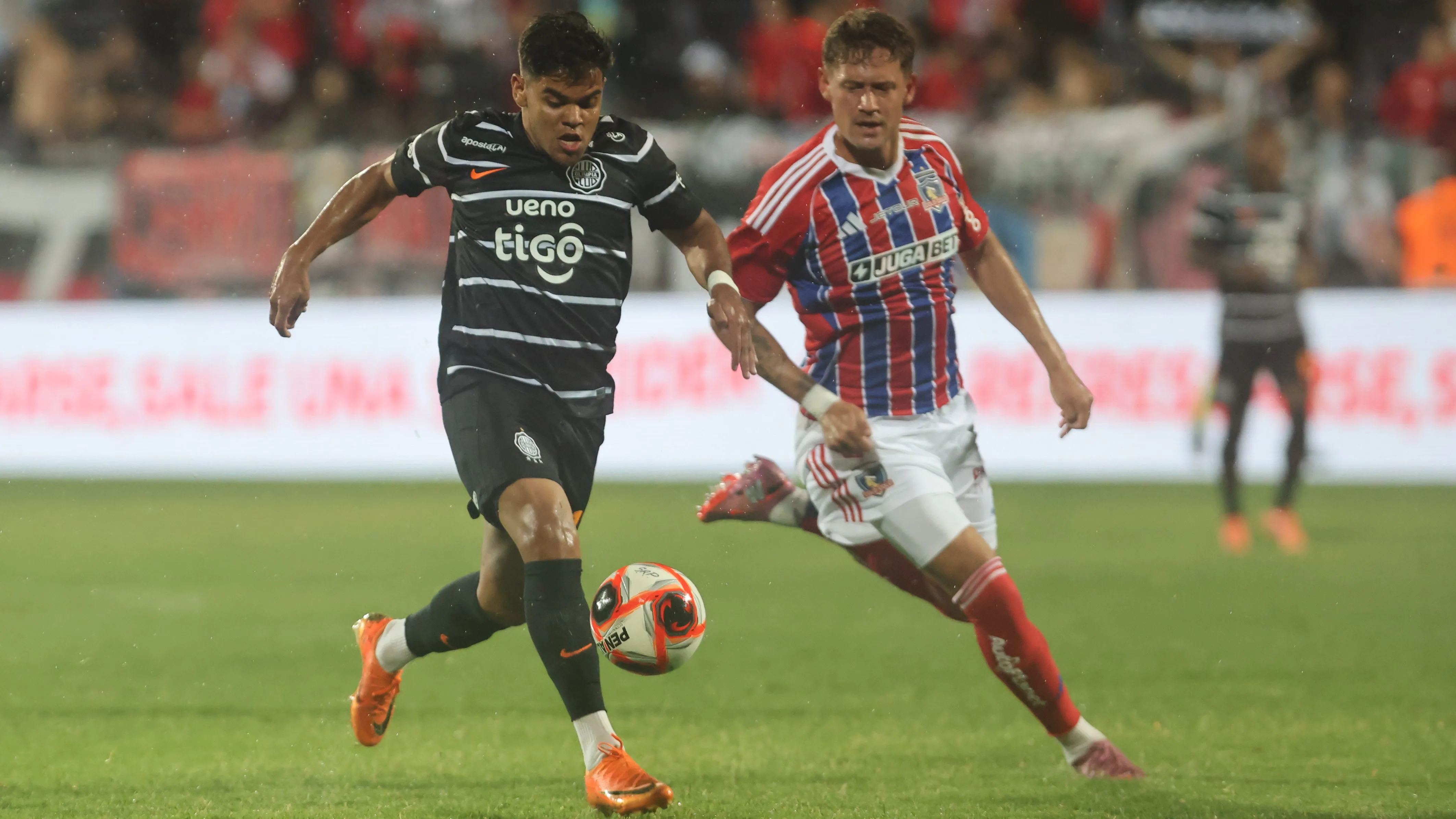 Los defensas uruguayos buscan consolidarse en Colo Colo