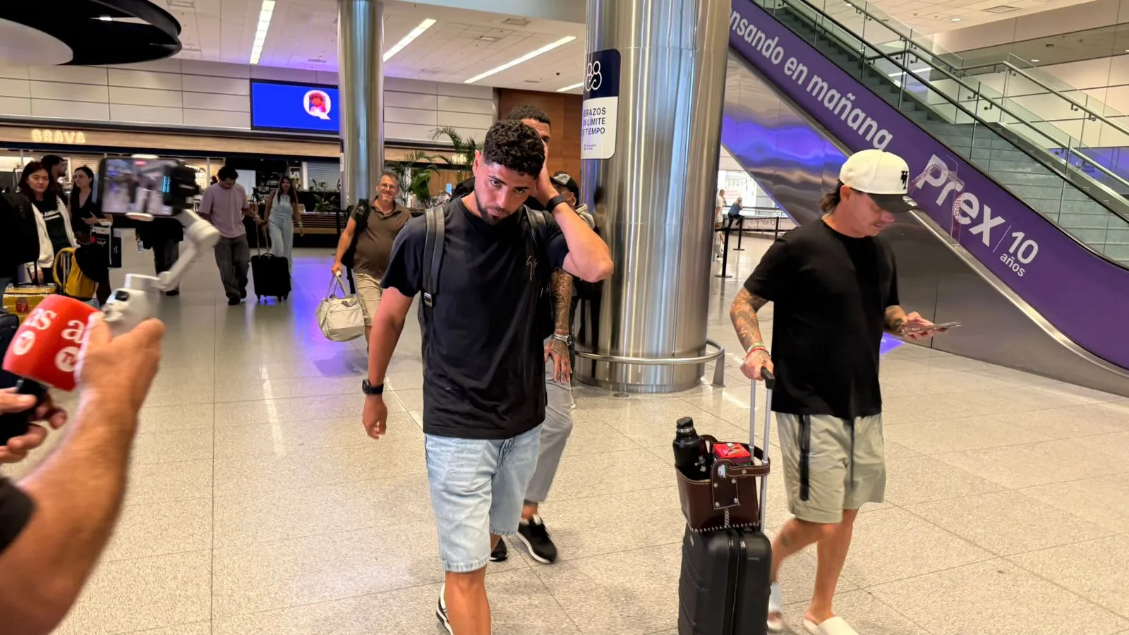 Maximiliano Romero en su llegada a Montevideo. (Foto: DaleAlbo)