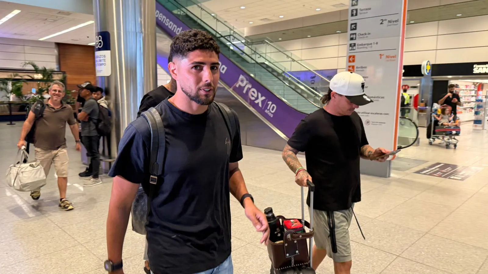 Maximiliano Romero en su llegada a Uruguay. (Foto: DaleAlbo)