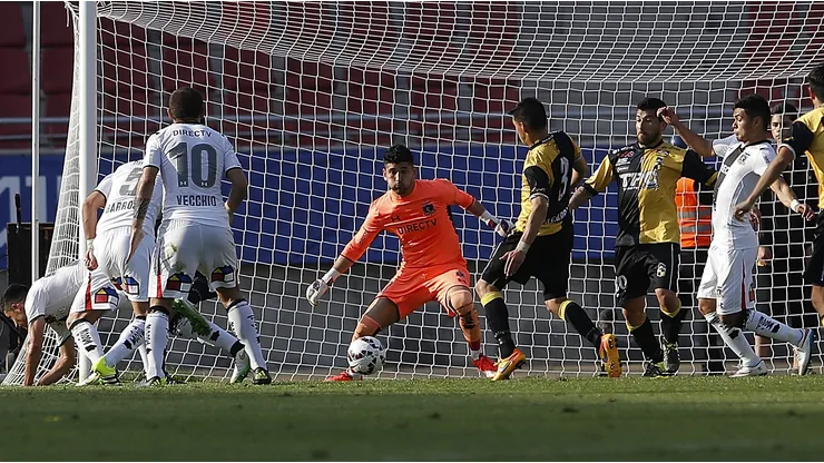 El ex Colo Colo que apareció en el Monumental a la espera de un equipo.