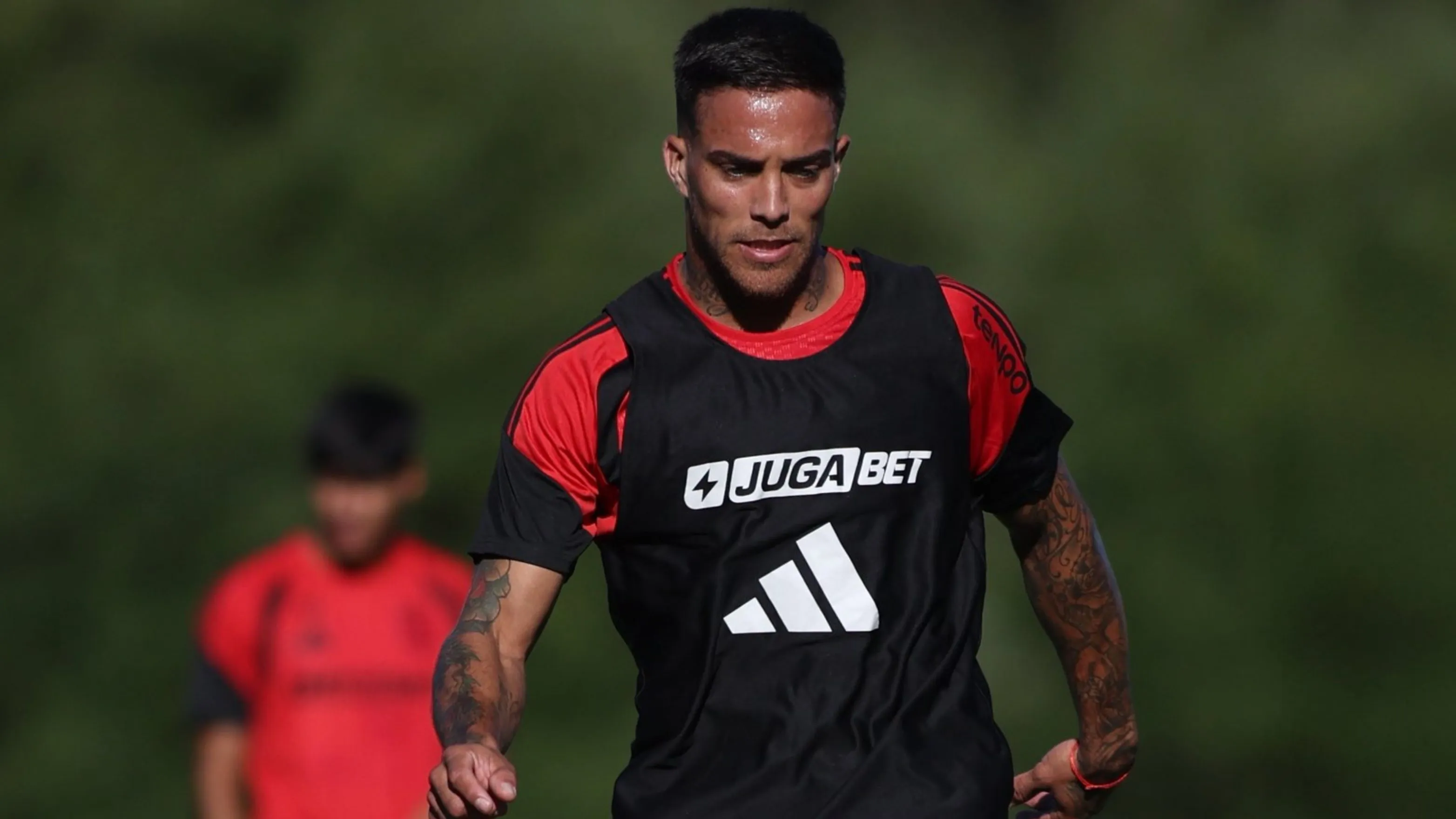 Javier Méndez le soluciona un problema a Ortiz en Colo Colo.