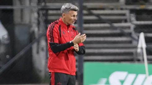 Esto dijo Fernando Ortiz sobre si Colo Colo traerá más refuerzos.
