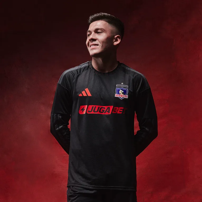 Camiseta visita manga larga para hombres, $79.990 | Foto: Adidas