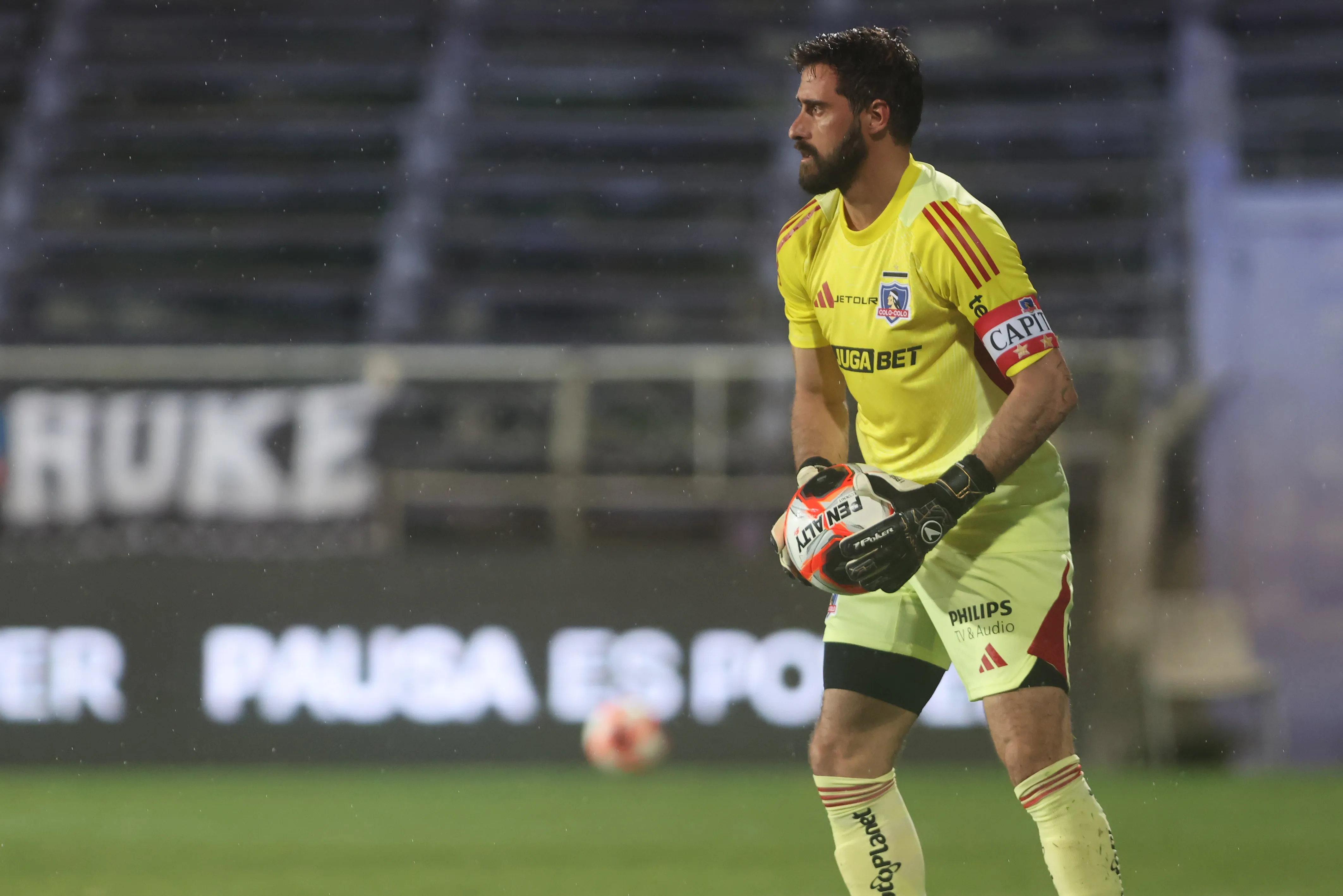 En Colo Colo no están convencidos de traer a un suplente de De Paul | Foto: Photosport